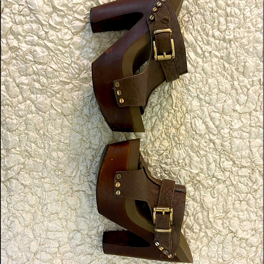 High brown leather plataforms
